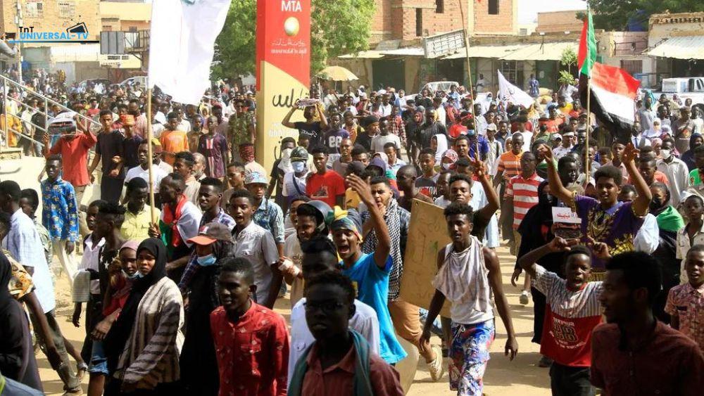 Police respond with gas to mass rallies in various cities of Sudan