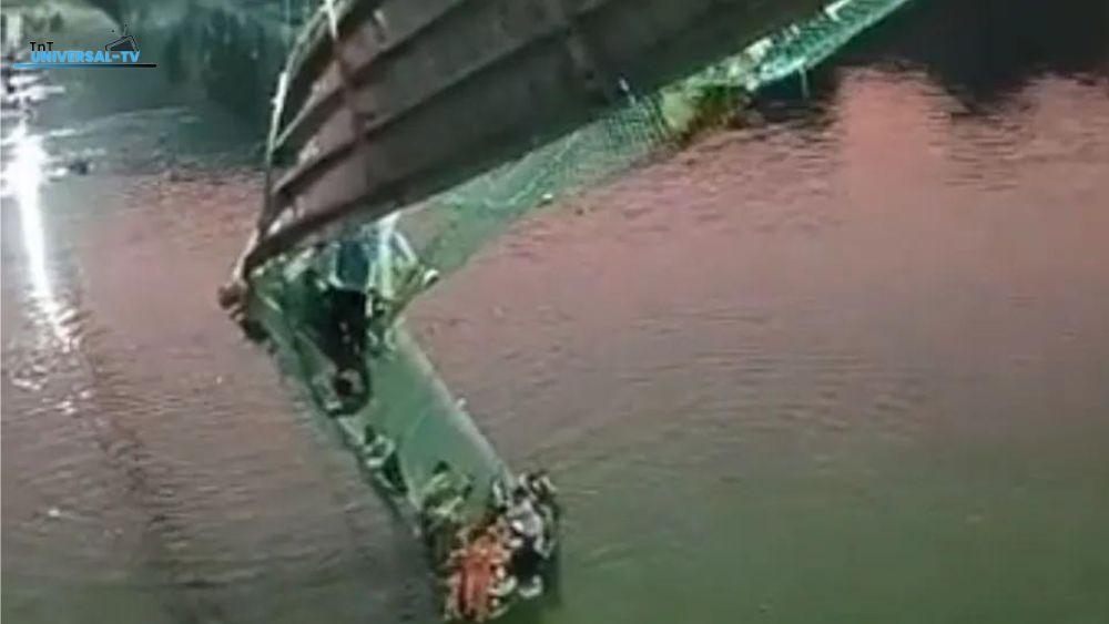 India.. Suspension bridge collapses, hundreds fall into river