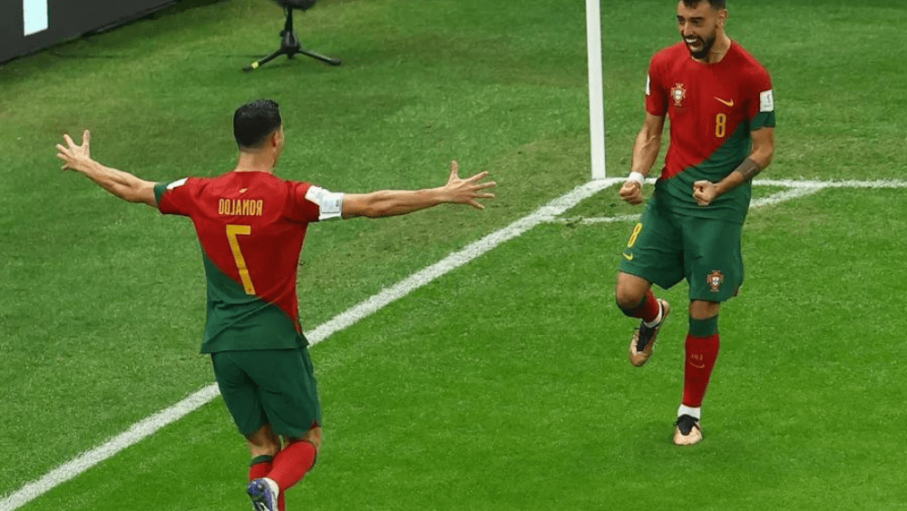 Bruno Fernandes leads Portugal to the round of 16